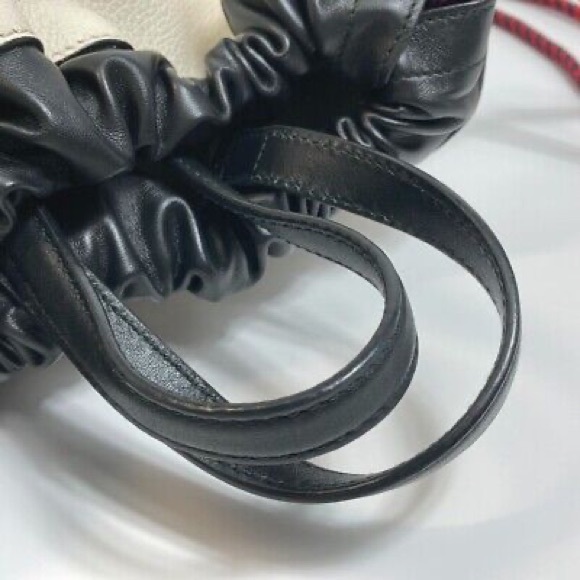 GUCCI Sherry line GUCCI logo print drawstring  Tote Bag. 100 % leather - Picture 6 of 11